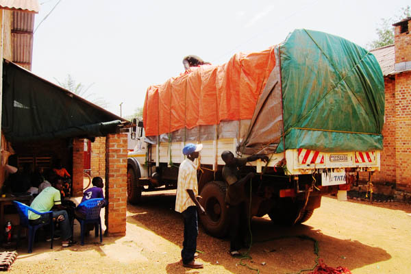 Tying down the tarps on a truck in Dungu, DR Congo